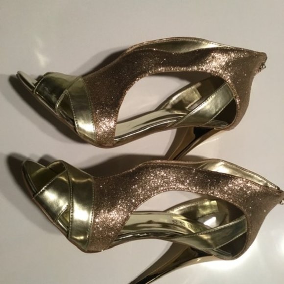 Elegant Guess Evening Heels, Gold - priced to sell - Picture 6 of 7